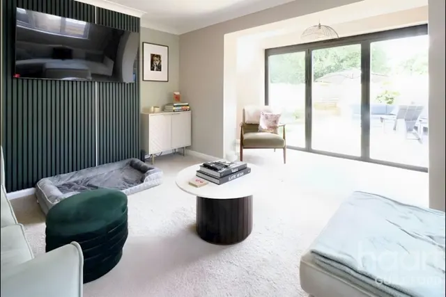 Five Oaks Close, GU21, photo 2