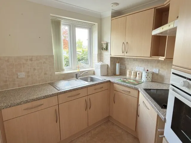 Howth Drive, Woodley, RG5, photo 3