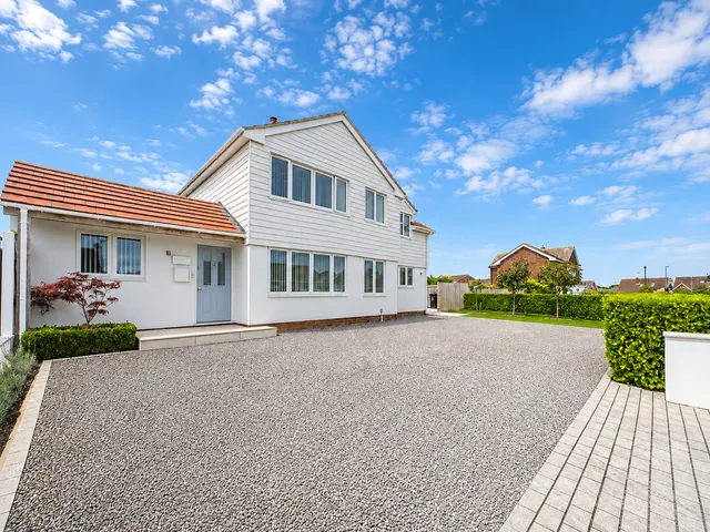 Windmill Road, Herne Village, photo 1