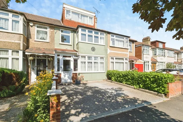 Milton Avenue, Hornchurch, RM12, photo 1