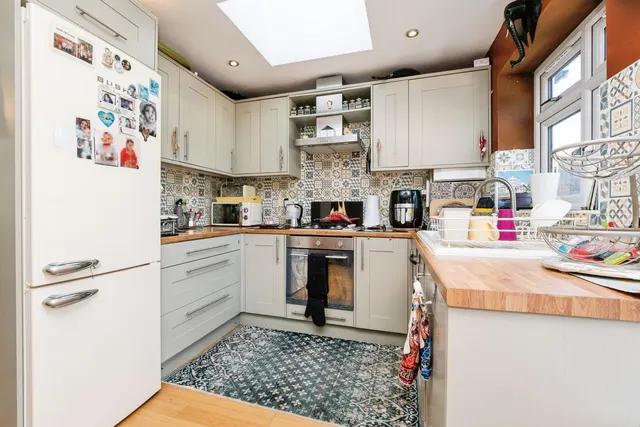 Photo 3 — Milton Avenue, Hornchurch, RM12