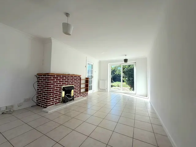 Willow Way, Woking, GU22, photo 2
