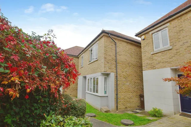 Cameron Close, Wood Green, London, N22, photo 1