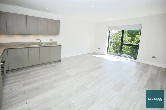 Woodside Park Road, London, N12, photo 1