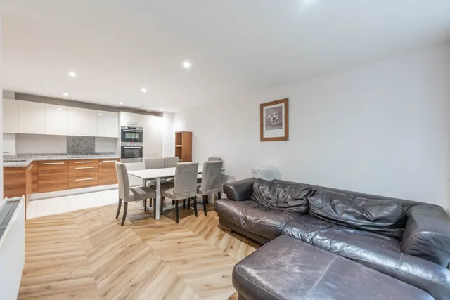 2 Victoria Court, Howard Road, Stanmore, photo 1