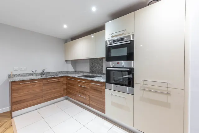 Photo 3 — 2 Victoria Court, Howard Road, Stanmore