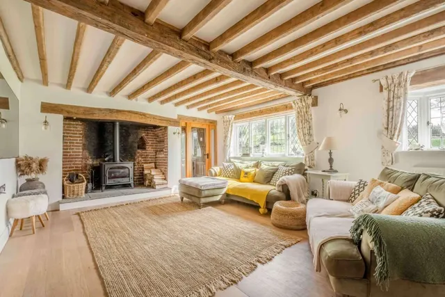 Photo 2 — Ewhurst Green, Robertsbridge, East Sussex, TN32 5RJ
