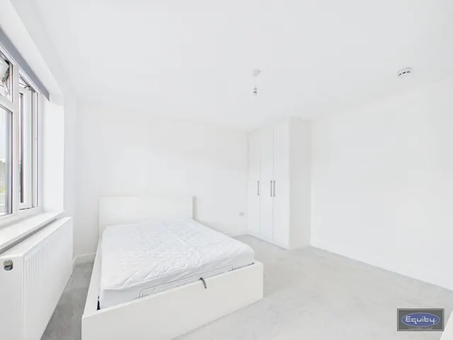 Photo 3 — 86 Latham Road, Bexleyheath, DA6