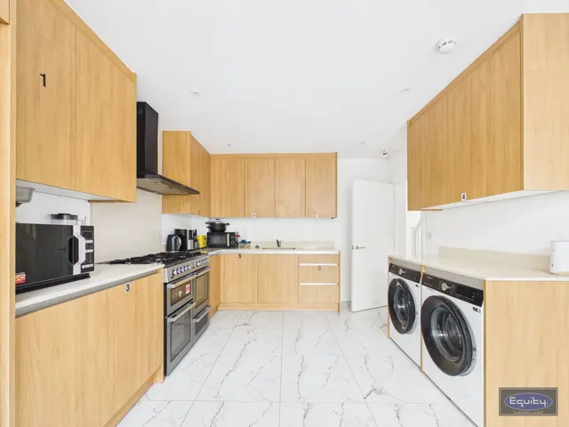 Photo 2 — 86 Latham Road, Bexleyheath, DA6