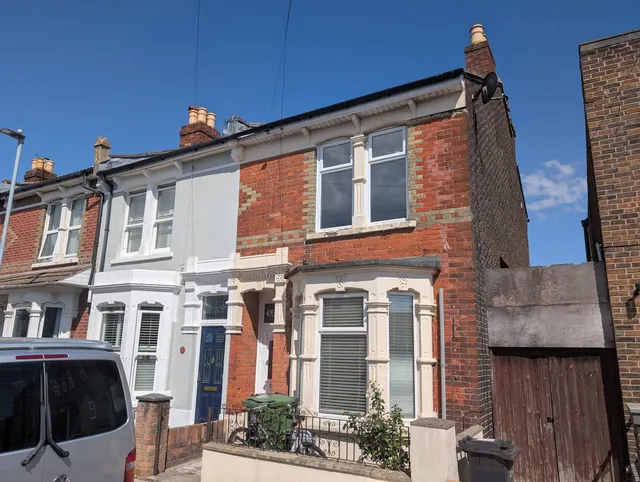 Lynton Grove, Portsmouth, photo 1