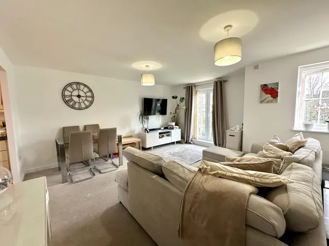 Photo 2 — Wedgbury Close, Wednesbury, WS10