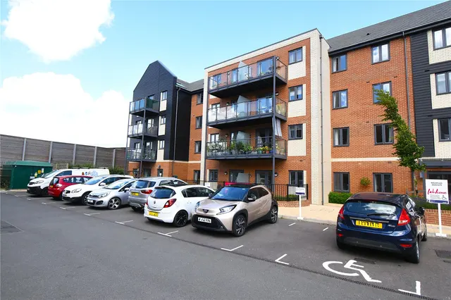Station Road, Hook, Hampshire, RG27 9GU, photo 1