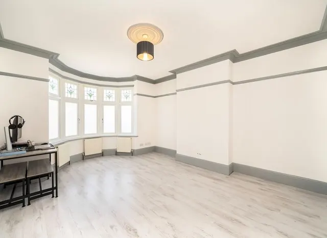 Blythe Vale, Honor Oak, SE6, photo 2