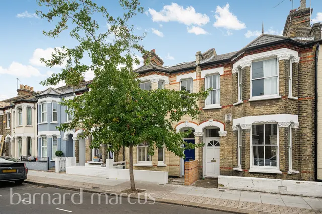 Kerrison Road, London, photo 1