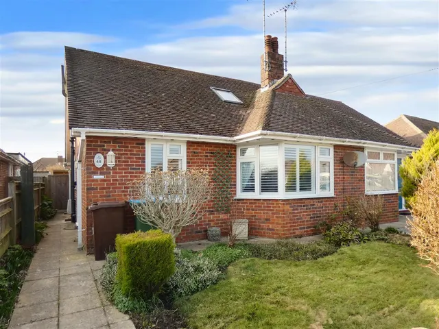 Milton Avenue, Rustington, photo 1