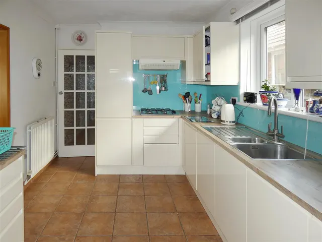 Milton Avenue, Rustington, photo 3