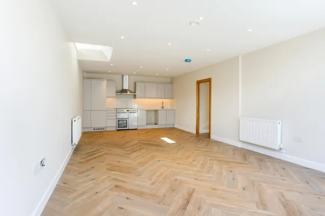 West Street, Ewell, KT17, photo 2