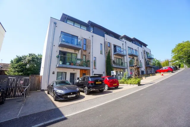 Easton Street, High Wycombe, HP11, photo 1