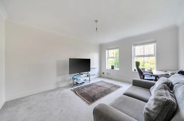 Broomhall Road, Woking, GU21, photo 2