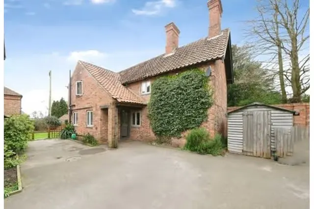 Main Street, Newark, NG22, photo 1