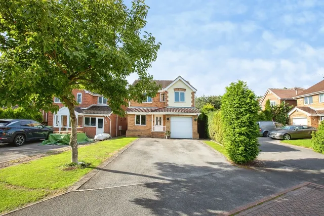 The Bluebells, SUTTON-IN-ASHFIELD, Nottinghamshire, NG17, photo 1