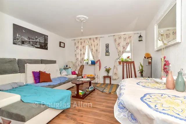Butteridges Close, Dagenham, RM9, photo 2