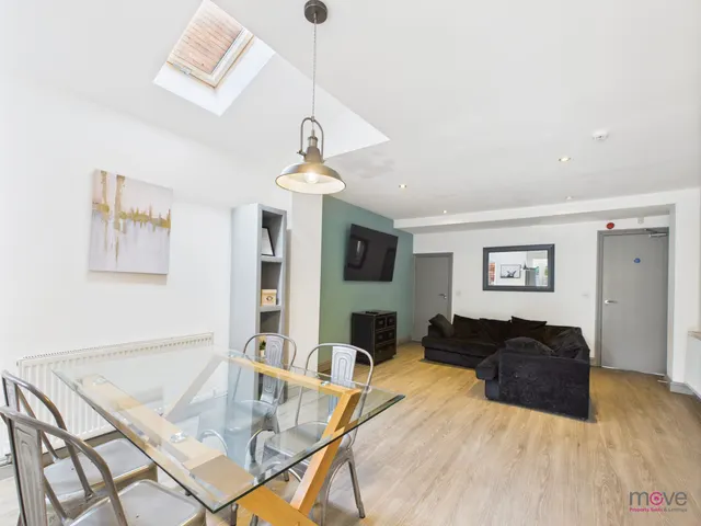 Photo 2 — Blakefield Road, Worcester, WR2 5DR