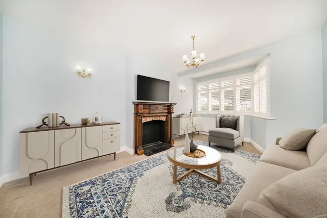Ormond Drive, TW12, photo 2
