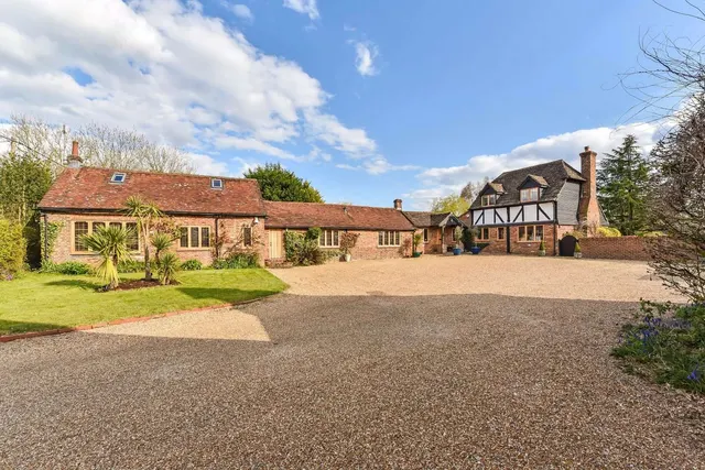 West Chiltington Lane, Billingshurst, West Sussex, RH14 9DP, photo 1