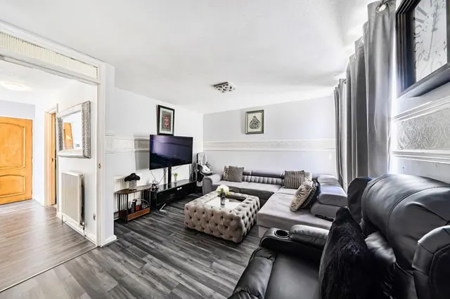Mondem Lane, Slough, SL1, photo 3