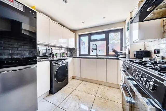 Mondem Lane, Slough, SL1, photo 2