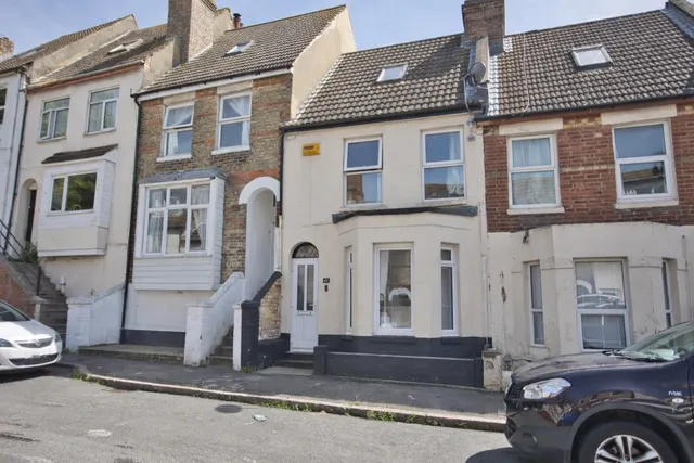 3 bedroom house, Thanet Gardens, Folkestone, CT19