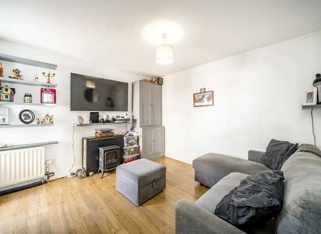 Reynolds Road, Chiswick, W4, photo 2