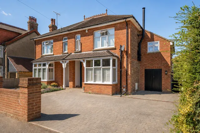 5 bedroom house — Haywards Road, Haywards Heath, RH16