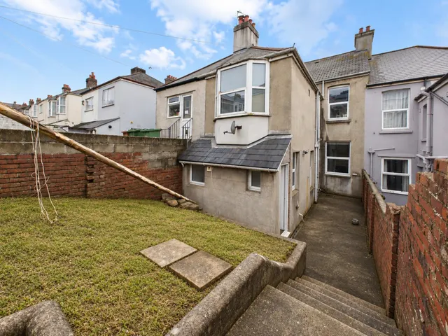 Photo 2 — Derry Avenue, Mutley, Plymouth