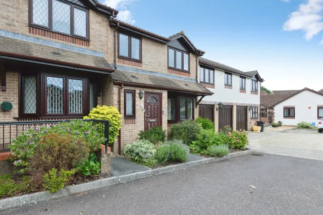 Orchard Court, Verwood, BH31, photo 2