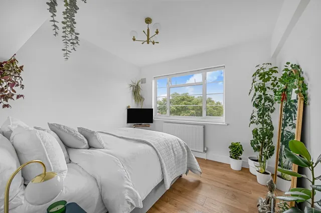 Upper Richmond Road West, London, SW14, photo 3