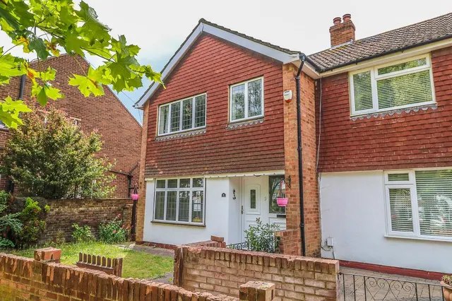3 bedroom house — High Road Wormley, Broxbourne EN10 6LG