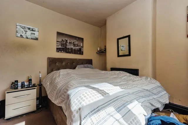 Rutland Avenue, Firswood, M16, photo 3