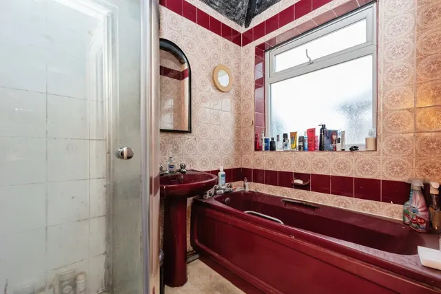 Rutland Avenue, Firswood, M16, photo 2