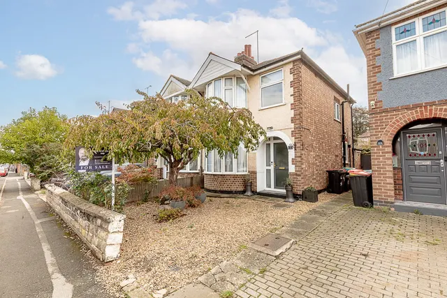 Aylesbury Street West, Wolverton, MK12, photo 1