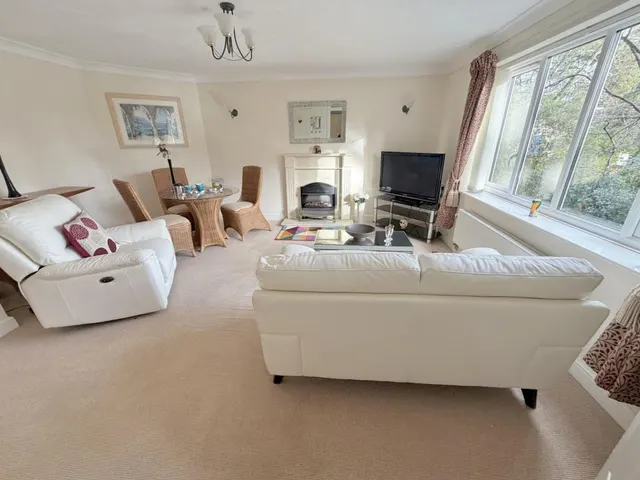 Melton Court, BH13, photo 3