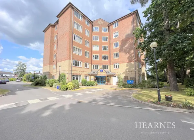 Melton Court, BH13, photo 1