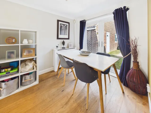 Photo 3 — Handel Close, Basingstoke, RG22