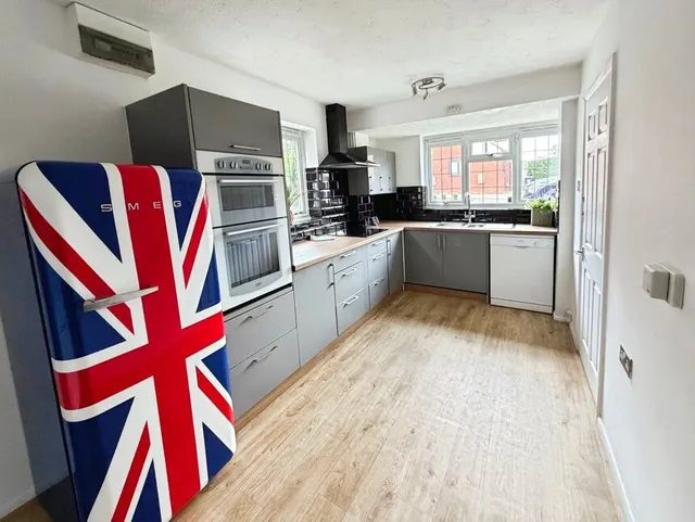 Tudor Manor Gardens, Watford, WD25, photo 3