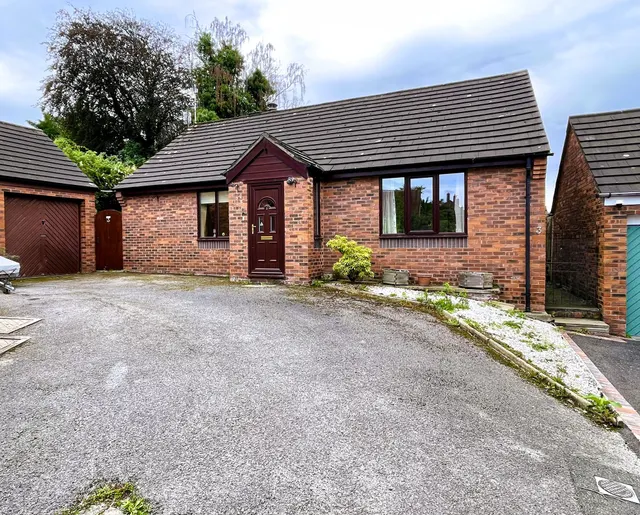 St. Lukes Way, Frodsham, photo 1