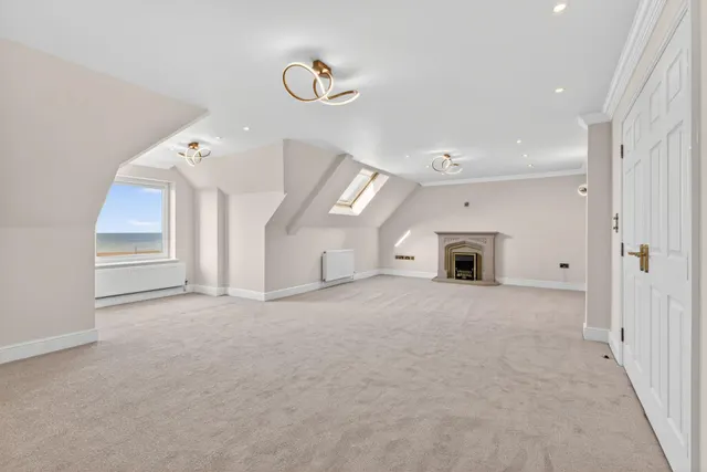 North Promenade, Nicoll Court, FY8, photo 2