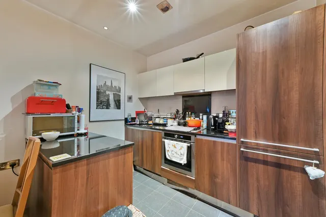 Great West Road, Brentford, TW8, photo 3