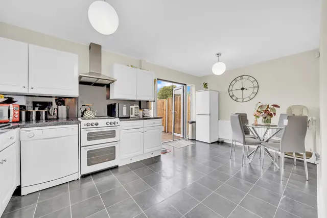Rainham Road, Rainham, RM13, photo 2