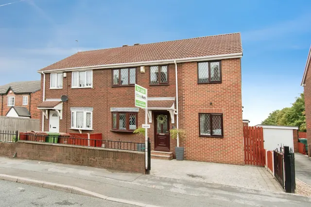 Benson Lane, Normanton, WF6, photo 1